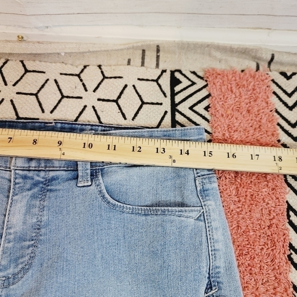 NYDJ CROCHET LACE HEM ANKLE JEANS, SZ 4 - Picture 14 of 16